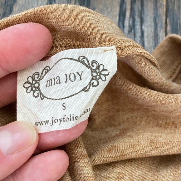 Joyfolie Floral Print Tee - Picture 10 of 11